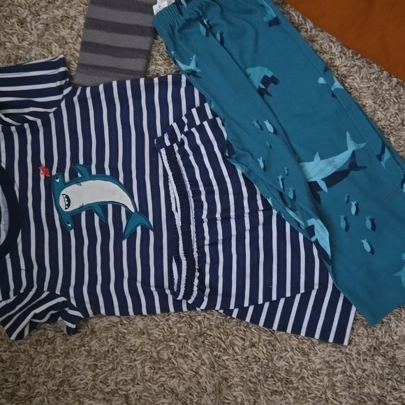 Boys 2t Mixed Bundle - Picture 2 of 10